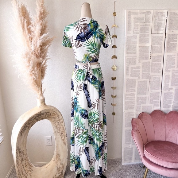 AAKAA Leaf Print Crop Top and Maxi Skirt Two Piece Set - Picture 8 of 16